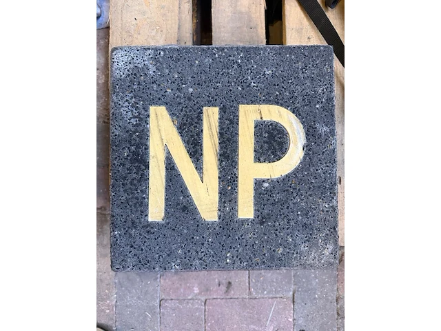 3x decoratieve betonnen lettertegels np, antraciet/goudkleurig, ca. 30 × 30 cm - afbeelding 4 van  4