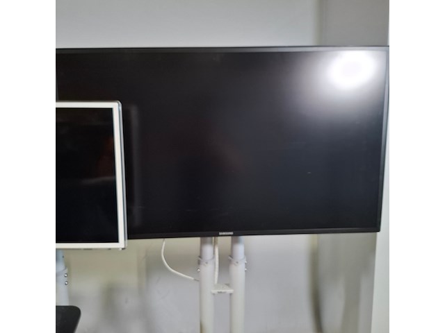 3x diverse beeldschermen, samsung, o.a. de4ps, ue32es6710 - afbeelding 5 van  12