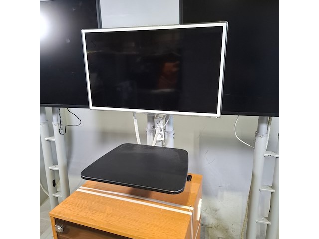 3x diverse beeldschermen, samsung, o.a. de4ps, ue32es6710 - afbeelding 6 van  12