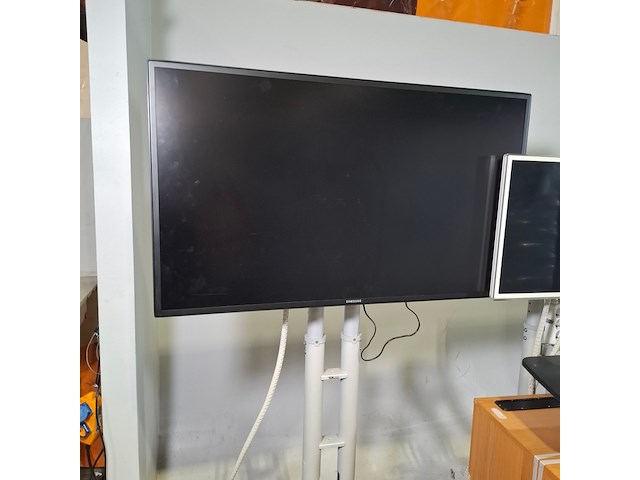 3x diverse beeldschermen, samsung, o.a. de4ps, ue32es6710 - afbeelding 7 van  12