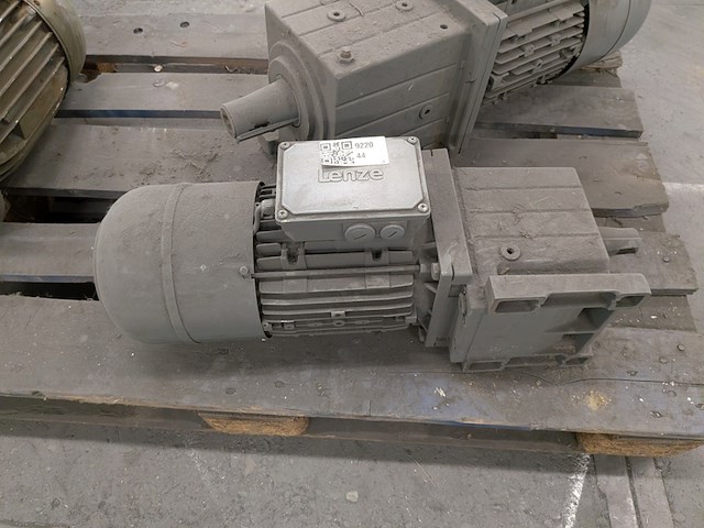3x diverse elektromotor - afbeelding 2 van  9