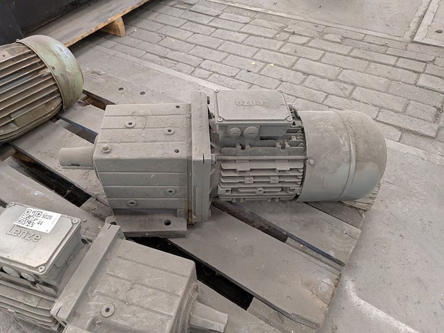 3x diverse elektromotor - afbeelding 5 van  9