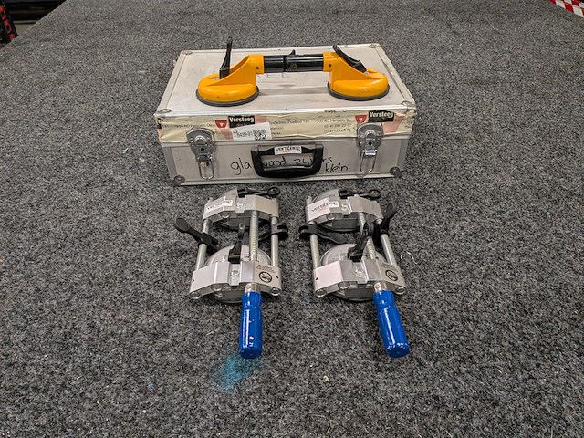 3x diverse glasdrager - afbeelding 1 van  7