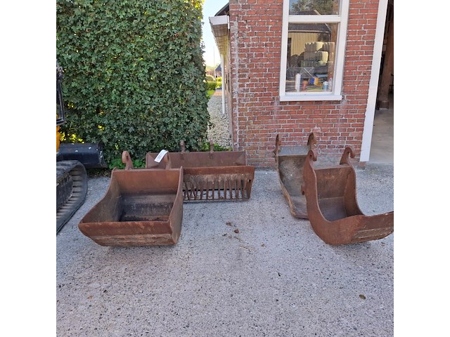 3x diverse graafbak met puinriek cw 10 aansluiting - afbeelding 1 van  15
