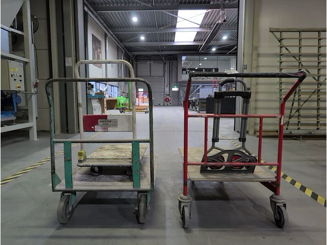 3x diverse magazijnwagen met steekwagen - afbeelding 3 van  3
