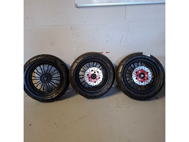3x diverse scooterwiel - afbeelding 1 van  7