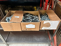 3x doos met installatiemateriaal met o.a. metalen pijpbeugels - afbeelding 1 van  5
