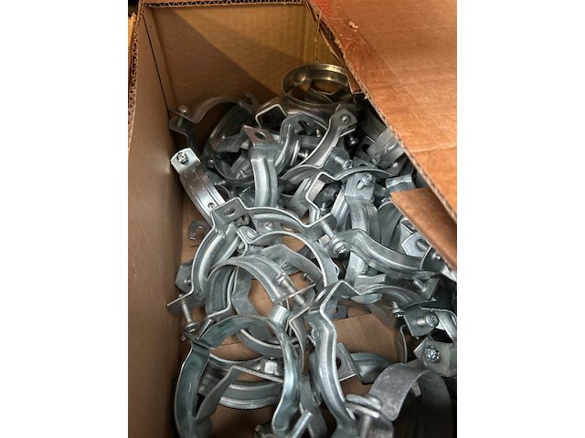3x doos met installatiemateriaal met o.a. metalen pijpbeugels - afbeelding 4 van  5