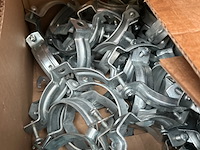 3x doos met installatiemateriaal met o.a. metalen pijpbeugels - afbeelding 4 van  5