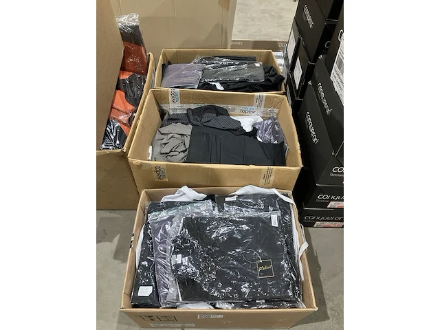 3x dozen kleding - afbeelding 1 van  8