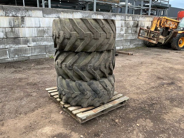 3x dunlop stabilarge 18 r19.5 band, wiel en velg - afbeelding 1 van  12