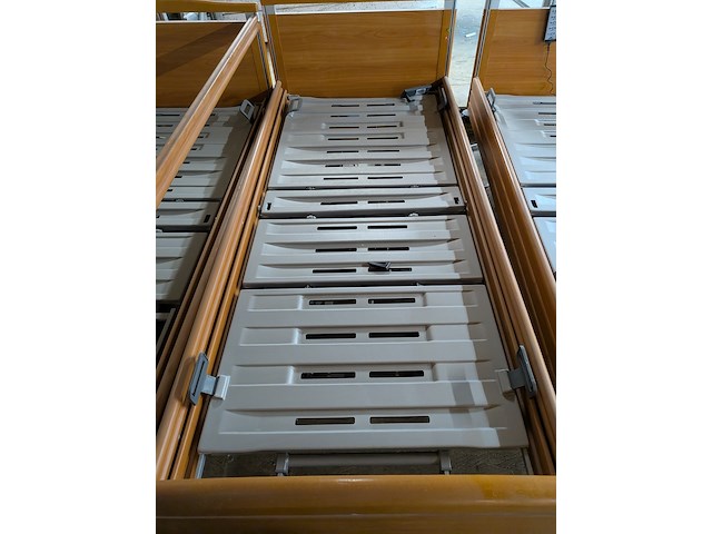 3x elektrisch verrijdbaar bed - afbeelding 5 van  8