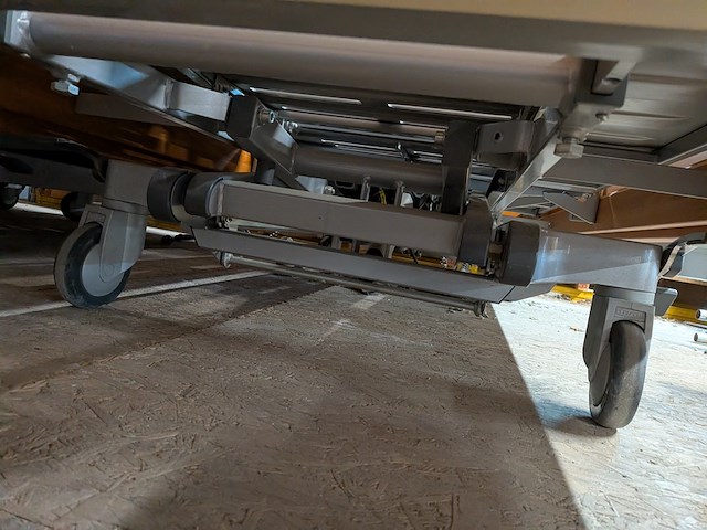 3x elektrisch verrijdbaar bed - afbeelding 7 van  8