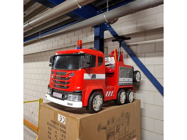 3x elektrische brandweerauto rood - afbeelding 1 van  5