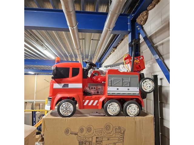 3x elektrische brandweerauto rood - afbeelding 2 van  5