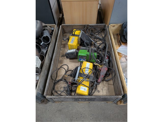 3x elektrische lierinrichting o.a. 2x kwint st05 - afbeelding 1 van  8