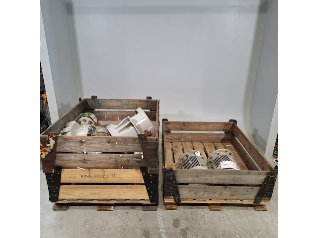 3x elektro motor en 1x behuizing - afbeelding 1 van  13