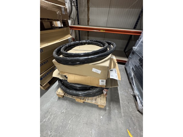 3x flexibele geisoleerde leidingen, vaillant, 302416 - afbeelding 1 van  4