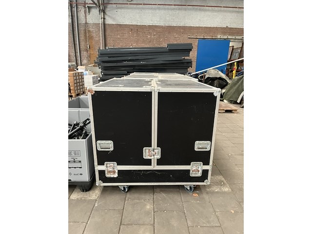 3x flightcase met tafel - afbeelding 2 van  5