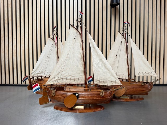 3x gedetailleerd houten scheepsmodel boeier - afbeelding 1 van  8