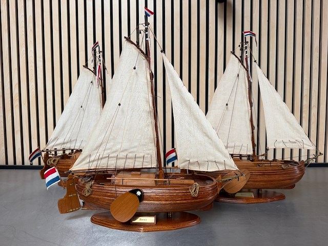 3x gedetailleerd houten scheepsmodel boeier - afbeelding 2 van  8