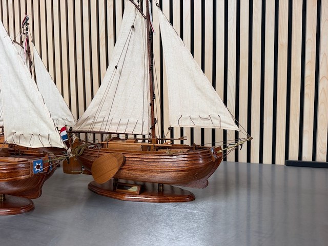 3x gedetailleerd houten scheepsmodel boeier - afbeelding 6 van  8