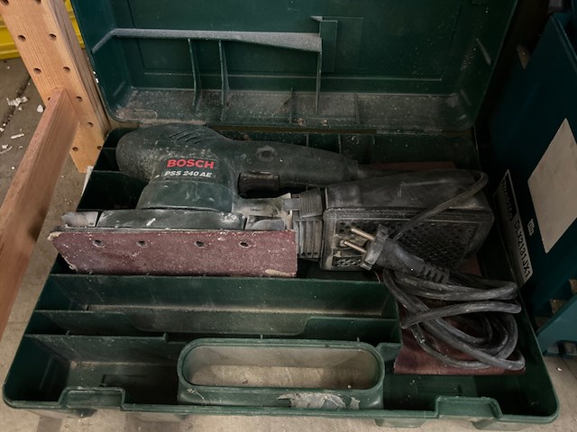 3x gereedschapskoffer met inhoud w.o. schuurmachine, w.o. bosch, makita - afbeelding 4 van  7