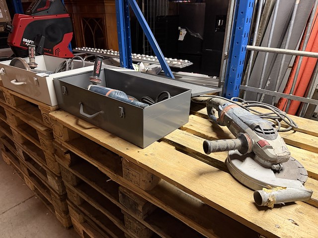 3x haakse slijper, 2x koffer bosch - afbeelding 1 van  6