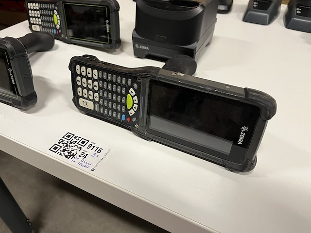 3x handheld computer, 4x accu, 1x acculader, zebra, mc9401-0g1m6dsb-a6 - afbeelding 2 van  8