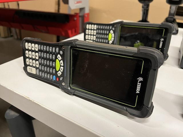 3x handheld computer, 4x accu, 1x acculader, zebra, mc9401-0g1m6dsb-a6 - afbeelding 3 van  8