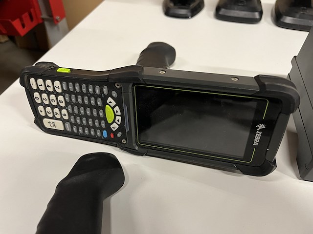 3x handheld computer, 4x accu, 1x acculader, zebra, mc9401-0g1m6dsb-a6 - afbeelding 4 van  8