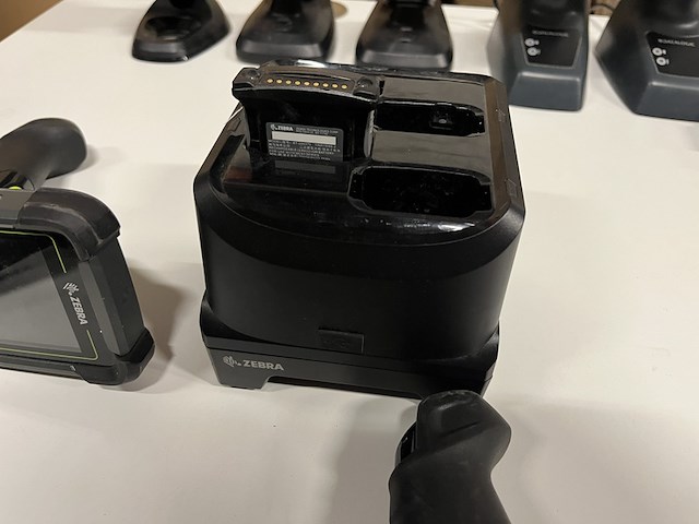 3x handheld computer, 4x accu, 1x acculader, zebra, mc9401-0g1m6dsb-a6 - afbeelding 5 van  8