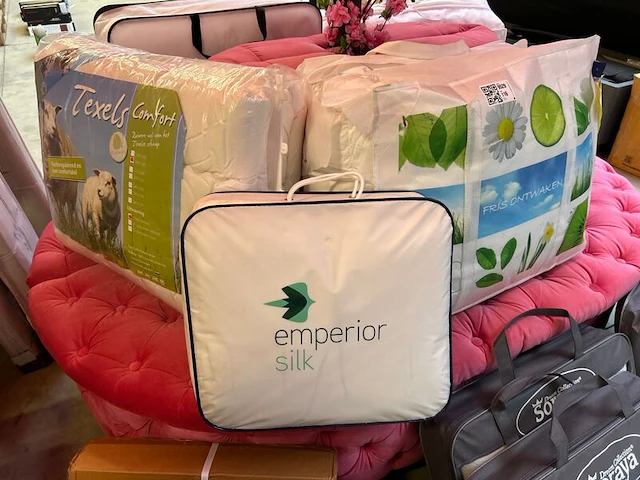 3x hoogwaardige dekbedden en beddengoed texels comfort, emperior silk, polydaun - afbeelding 1 van  5