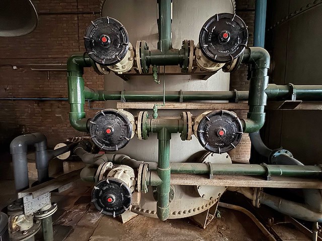 3x industriële buffertanks voor stoombehandeling + leidingwerk - afbeelding 3 van  7