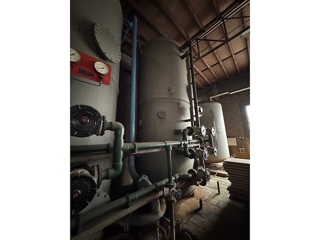 3x industriële buffertanks voor stoombehandeling + leidingwerk - afbeelding 4 van  7