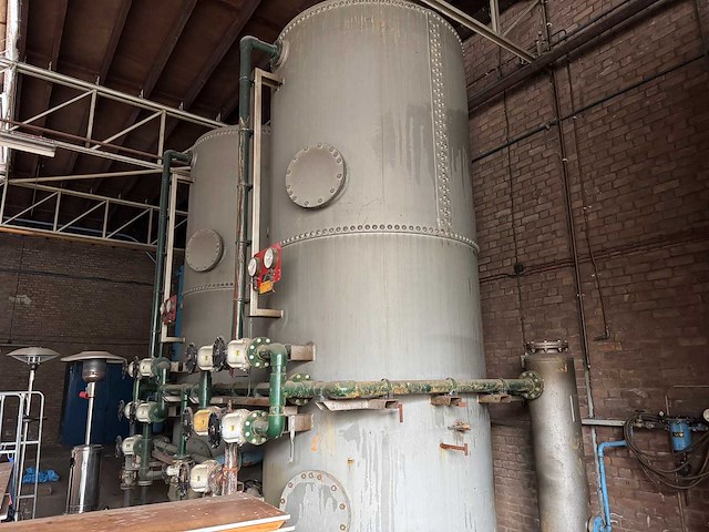 3x industriële buffertanks voor stoombehandeling + leidingwerk - afbeelding 6 van  7
