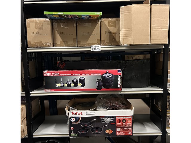 3x inhoud stelling w.o. pannenset w.o. carpoint, tefal, rebo - afbeelding 1 van  6