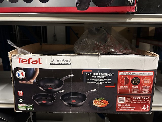3x inhoud stelling w.o. pannenset w.o. carpoint, tefal, rebo - afbeelding 2 van  6