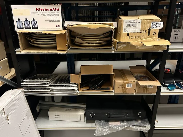 3x inhoud stellingplank w.o. horeca- en keukenbenodigdheden w.o. kitchenaid, olympia, vogue - afbeelding 1 van  12
