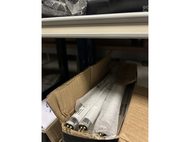 3x inhoud stellingvak diversen w.o. verlichting w.o. philips, siemens - afbeelding 10 van  20