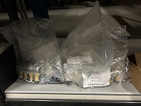 3x inhoud stellingvak diversen w.o. verlichting w.o. philips, siemens - afbeelding 11 van  20