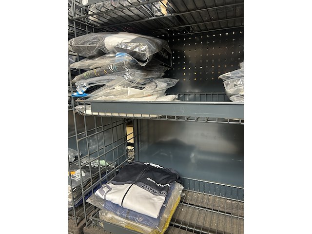 3x inhoud stellingvak fietskleding, wielerkleding, w.o. bbb, shimano - afbeelding 8 van  10