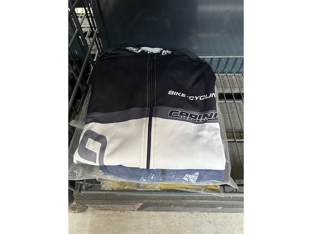 3x inhoud stellingvak fietskleding, wielerkleding, w.o. bbb, shimano - afbeelding 10 van  10