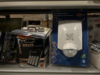 3x inhoud stellingvak w.o. bewegingsmelder w.o. dunlop, bosch, profile, delta, renkforce - afbeelding 4 van  7