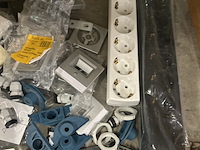 3x inhoud stellingvak w.o. divers schakelmateriaal w.o. busch-jaeger, klauke - afbeelding 2 van  18