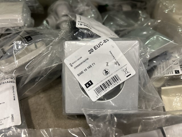 3x inhoud stellingvak w.o. divers schakelmateriaal w.o. busch-jaeger, klauke - afbeelding 9 van  18