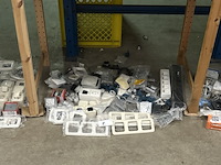 3x inhoud stellingvak w.o. divers schakelmateriaal w.o. busch-jaeger, klauke - afbeelding 1 van  18