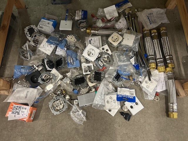 3x inhoud stellingvak w.o. divers schakelmateriaal w.o. busch-jaeger, klauke - afbeelding 11 van  18
