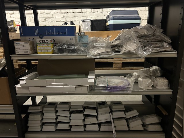 3x inhoud stellingvak w.o. geberit, hager - afbeelding 1 van  9