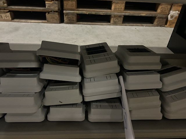 3x inhoud stellingvak w.o. geberit, hager - afbeelding 3 van  9